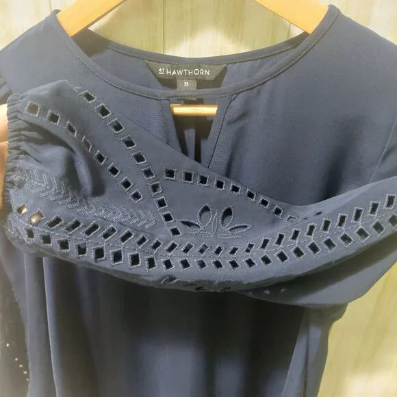41 Hawthorn Navy Blue Blouse W/ Eyelet Sleeve Detail Size XS - Picture 3 of 9